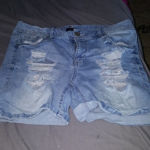 Rue 21 light wash middle waisted shorts